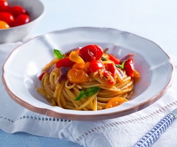 Pâtes aux tomates cerises, anchois et oignon