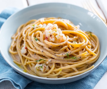 Spaghetti au cacio, poivre et crevettes