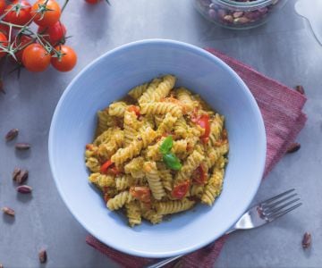 Fusilli au pesto de pistaches et tomates cerises