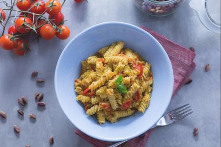 Fusilli au pesto de pistaches et tomates cerises