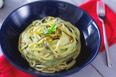 Spaghetti à la crème de burrata et aux aubergines