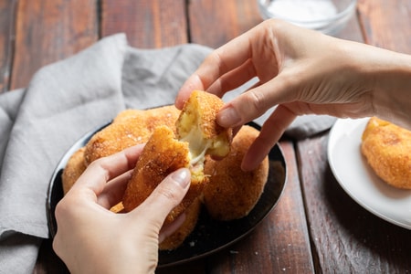 Croquettes de pommes de terre au cœur fondant de mozzarella et jambon