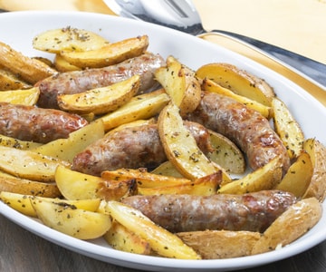 Saucisse et pommes de terre au four