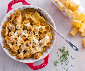 Paccheri farcis avec saucisse et champignons