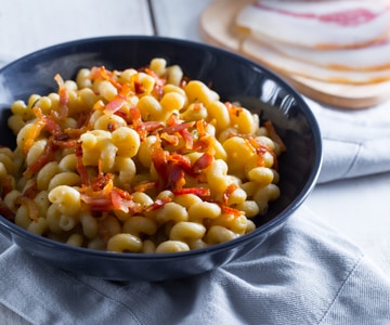 Pâtes à la crème de pois chiches et guanciale