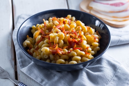 Pâtes à la crème de pois chiches et guanciale