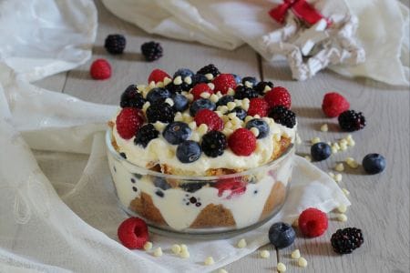 Tiramisu de pandoro et fruits rouges