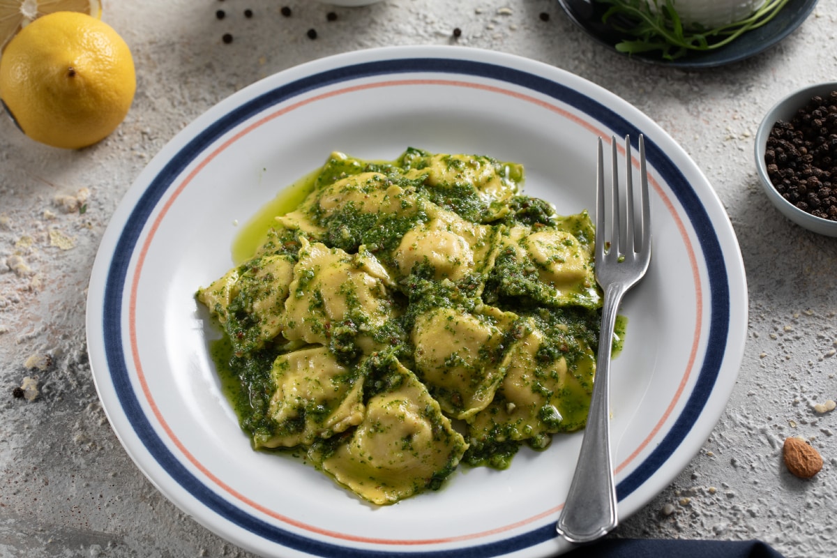 Raviolis farcis de bar avec sauce à la roquette