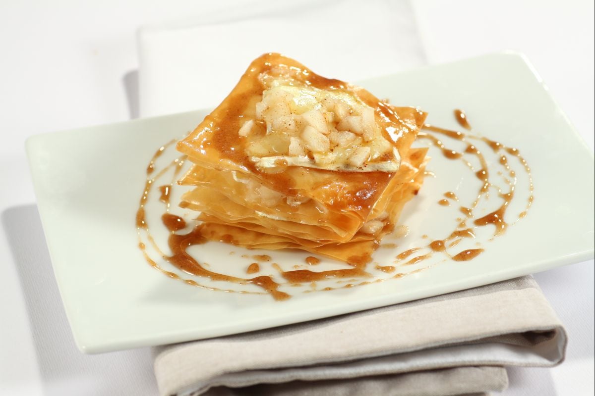 Millefeuille de pâte filo aux poires et brie