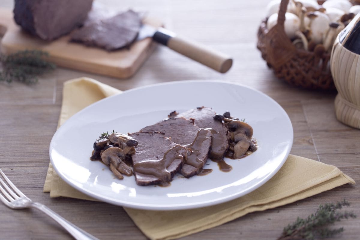 Braisé aux champignons et vin rouge