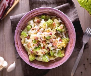 Pâtes avec brocoli romanesco et pancetta