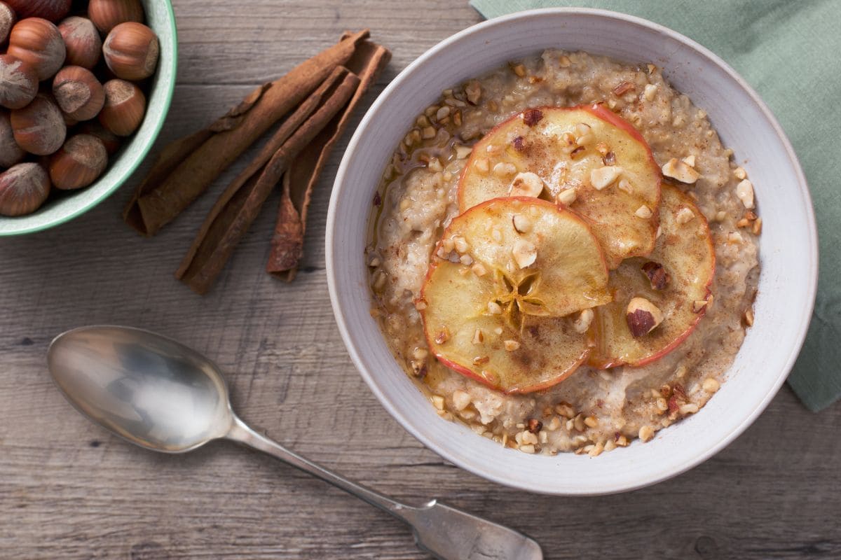 Porridge pommes et noisettes