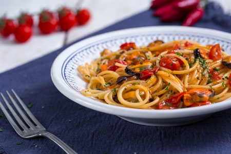 Spaghetti aux moules et tomates cerises